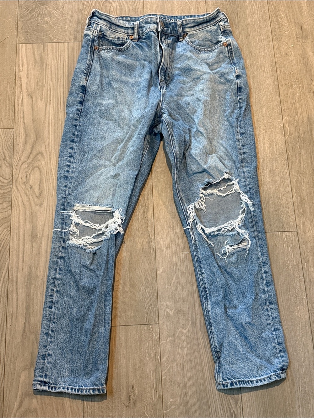 American Eagle Lt Blue Strigid Distressed Straight Mom Jeans, sz 10 short